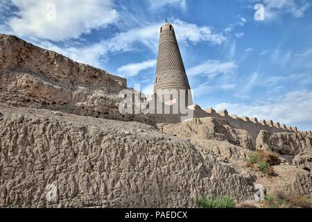 Il Minareto Emin sorge dal Uighur moschea a Turpan o Turfan nello Xinjiang Uighur regione autonoma della Cina. Foto Stock