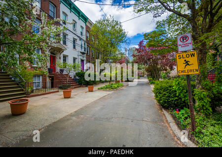 Corte Street vicino a Wooster Square a New Haven, Connecticut. Foto Stock