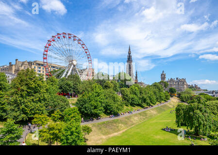 Skyline di Edimburgo e il principe giardino in Scozia Foto Stock