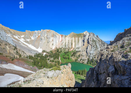 Frazier lago sottostante Monti Bridger vicino a Bozeman, Montana Foto Stock