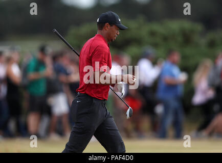 Stati Uniti d'America's Tiger Woods il 6 durante il giorno quattro del Campionato Open 2018 a Carnoustie Golf Links, Angus. Foto Stock