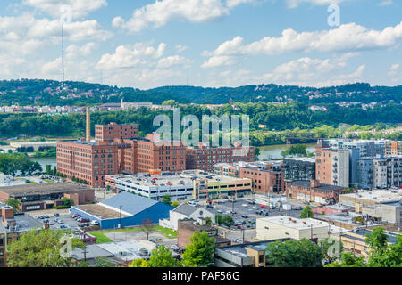 Vista dello Strip District, da Frank Curto Park a Pittsburgh, Pennsylvania Foto Stock