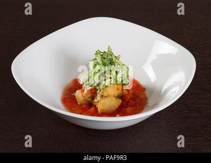 Pollo fritto nel pangrattato con salsa di pomodoro. Foto Stock