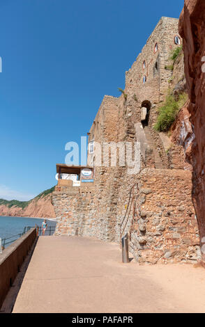 Sidmouth, Devon, Inghilterra, Regno Unito. Il Triassico scogliere rosse sul Wessex Coast Foto Stock