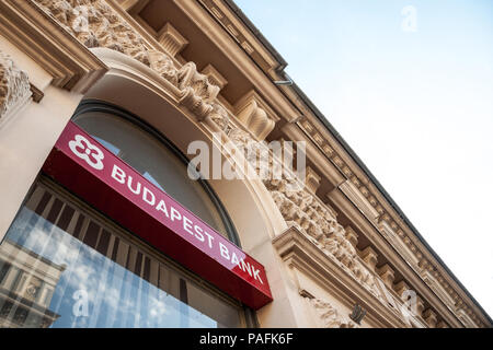 SZEGED, UNGHERIA - luglio 3, 2018: Budapest Bank Logo sul loro ufficio principale aper Szeged Szeged. Banca di Budapest è un ungherese di banca commerciale, uno dei b Foto Stock