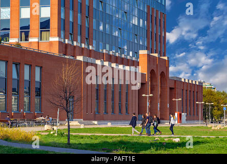 Edificio della Facoltà di scienze in Lagymanyos campus della Eotvos Lorand University (ELTE). Questa è la più grande e la più antica università in Ungheria. Foto Stock