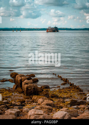 Spitbank Fort o Spitsand Fort situato nel Solent vicino a Portsmouth, uno dei 3 Vittoriano le difese del mare costruito nel 1878. Foto Stock