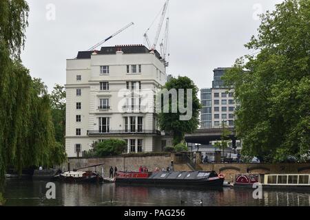 Battelli in Little Venice, Kensington alla confluenza di Regents Canal e il Grand Union Canal vicino a Paddington, City of Westminster, Londra, Regno Unito Foto Stock