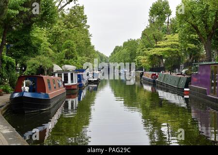 Battelli in Little Venice, Kensington alla confluenza di Regents Canal e il Grand Union Canal vicino a Paddington, City of Westminster, Londra, Regno Unito Foto Stock