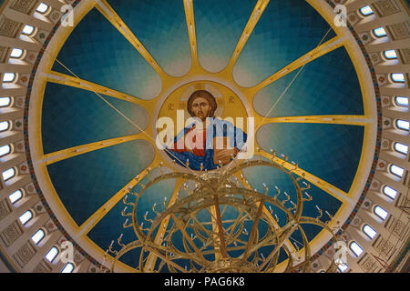 Cupola interno della risurrezione di Cristo la cattedrale ortodossa di Tirana. Tirana è la capitale dell'Albania, Europa sud-orientale Foto Stock