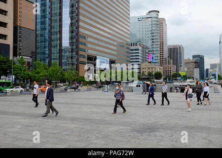 Gwanghwamun Plaza, noto anche come Gwanghwamun Square, Jongno-gu, Seoul, Corea del Sud. Foto Stock