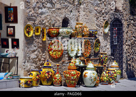 RAVELLO, Italia - Giugno 03, 2012: un negozio di ceramiche a Ravello, Amalfi, Salerno - Italia, Foto Stock