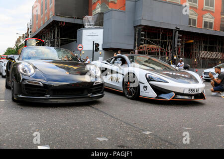 Sloane Street, Londra, UK, 20 luglio 2018. Supercars, ad alte prestazioni e automobili classiche, come pure alcuni caratteristico e adattamenti, line up e guidare lungo Sloane Street a Supercar domenica, che vede attorno a 400 vetture presenti. L incontro è organizzato dal Surrey auto soddisfare e sui social media. Foto Stock