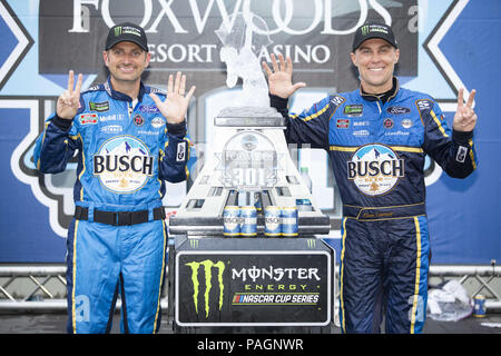 Loudon, New Hampshire, Stati Uniti d'America. 22 Luglio, 2018. Kevin Harvick (4) vince il Foxwoods Resort Casino 301 in New Hampshire Motor Speedway in Loudon, New Hampshire. Credito: Stephen A. Arce/ASP/ZUMA filo/Alamy Live News Foto Stock