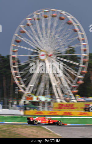 Hockenheim, Deutschland. 22 Luglio, 2018. Sebastian Vettel, GER (Scuderia Ferrari), azione nel suo racing auto, guida di fronte ad una ruota panoramica Ferris, Formula 1 al GP di Germania, razza, Hockenheimring, stagione 2018, in data 22.07.2018. | Utilizzo di credito in tutto il mondo: dpa/Alamy Live News Foto Stock