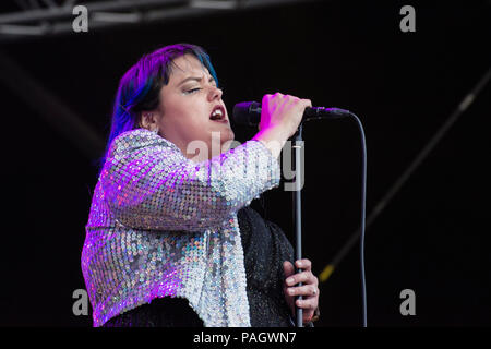 Pori, Finlandia. Il 21 luglio 2018. Hannah Williams & le affermazioni di eseguire presso il finlandese open air festival Pori Jazz. Credito: Stefan Crämer/Alamy Live News Foto Stock