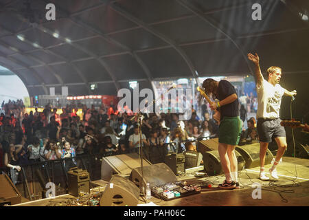 Bontida, Romania. Il 20 luglio 2018. È INATTIVO performing live sul palco del 2018 Castello elettrico Festival che si svolge nel parco del castello di Banffy in Bontida, vicino alla città di Cluj, Transilvania, Romania. Foto Data: venerdì 20 luglio, 2018. Foto: Roger Garfield/Alamy Credito: Roger Garfield/Alamy Live News Foto Stock