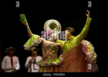 Performance di danza, Cartagena, Colombia Foto Stock