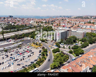 Istanbul, Turchia - 23 Febbraio 2018: antenna fuco vista di Kadikoy / Istanbul. Paesaggio urbano. Foto Stock