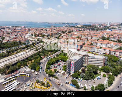 Istanbul, Turchia - 23 Febbraio 2018: antenna fuco vista di Kadikoy / Istanbul. Paesaggio urbano. Foto Stock