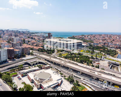 Istanbul, Turchia - 23 Febbraio 2018: antenna fuco vista di Kadikoy / Istanbul. Paesaggio urbano. Foto Stock