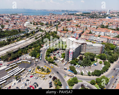 Istanbul, Turchia - 23 Febbraio 2018: antenna fuco vista di Kadikoy / Istanbul. Paesaggio urbano. Foto Stock