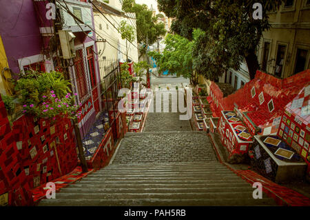 RIO DE JANEIRO - Dicembre 15, 2017: Colorful Escadaria Selaron creato dall artista cilena Jorge Selaron a Rio de Janeiro in Brasile Foto Stock