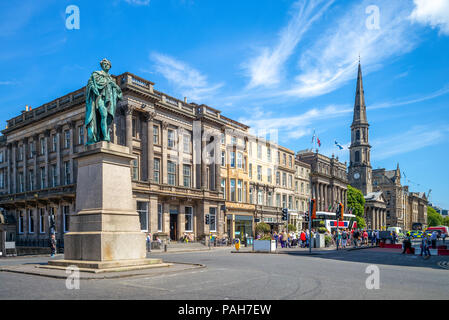 Street View di George street a Edimburgo, Scozia Foto Stock