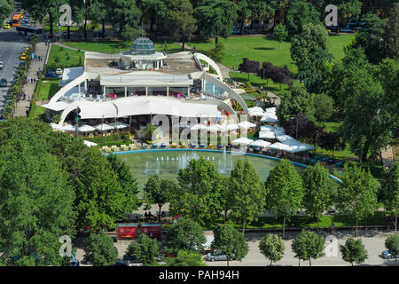 Vista sul centro di Tirana, Rinia Park e il centro Taivani, Tirana, Albania Foto Stock