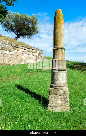 Apollo's obelisco, Apollonia parco archeologico, Pojani Village, Illyria, Albania Foto Stock