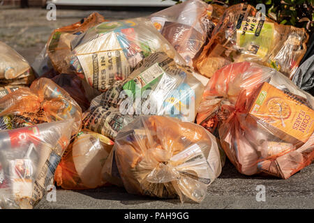 Rifiuti di plastica Sacchi di riciclaggio Foto Stock