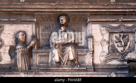 Dettaglio da Guglielmo da Castelbarco tomba al di fuori di Sant'Anastasia Basilica di Verona, Italia Foto Stock