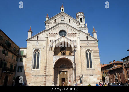 Cattedrale dedicata alla Beata Vergine Maria sotto la denominazione di Santa Maria Matricolare a Verona, Italia Foto Stock