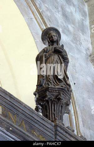 Vergine Maria, Annunciazione statua in San Marco chiesa in Korcula, Isola di Korcula, Croazia Foto Stock