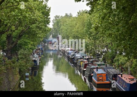 Battelli in Little Venice, Kensington alla confluenza di Regents Canal e il Grand Union Canal vicino a Paddington, City of Westminster, Londra, Regno Unito Foto Stock