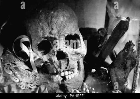 Teschi presso il Cimitero delle Fontanelle", Napoli Distretto Sanitario Foto Stock