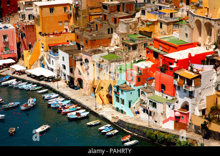 Corricella closeup - Procida, bella isola nel mare Mediterraneo, Napoli - Italia Foto Stock