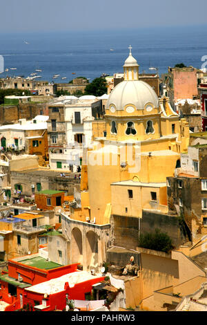 Corricella closeup chiesa - Procida, bella isola nel mare Mediterraneo, Napoli - Italia Foto Stock