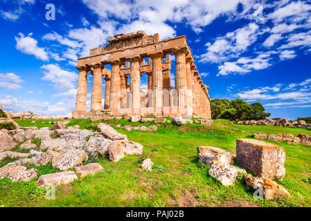 Selinunte in Sicilia. Tempio di Hera, antiche rovine greche in Italia, architettura in stile dorico. Foto Stock