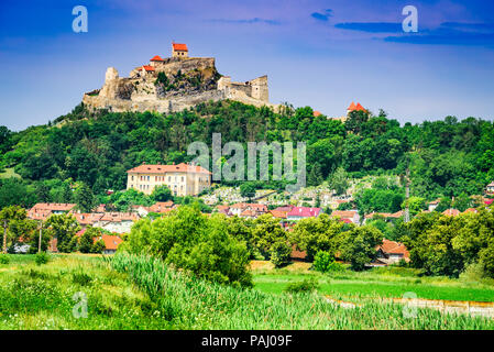 Rupea, rovine della fortezza medievale dalla Transilvania nella contea di Brasov, Romania. Foto Stock