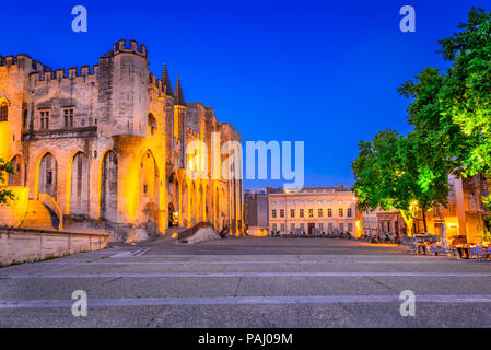 Ponte di Avignone con il Palazzo dei Papi e il Rodano a sunrise, Pont Saint-Benezet, Provenza, Francia. Foto Stock