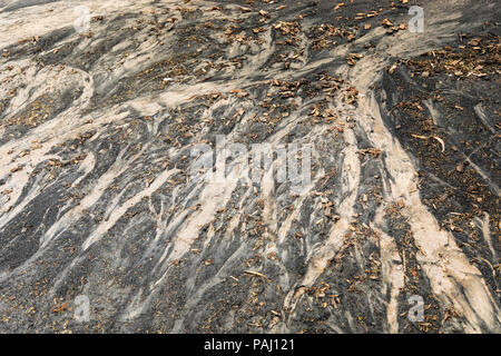 Fly ash modello durante la pioggia e il flusso di acqua Foto Stock