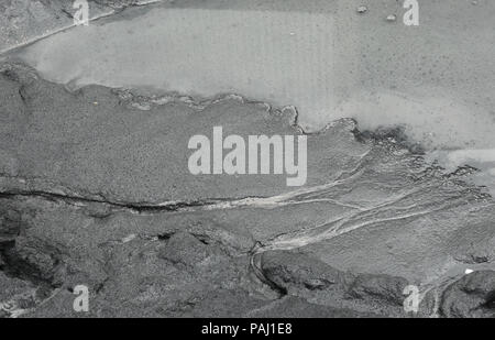 Fly ash modello durante la pioggia e il flusso di acqua Foto Stock