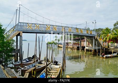 Il piccolo ponte a Malacca fisherman village Foto Stock