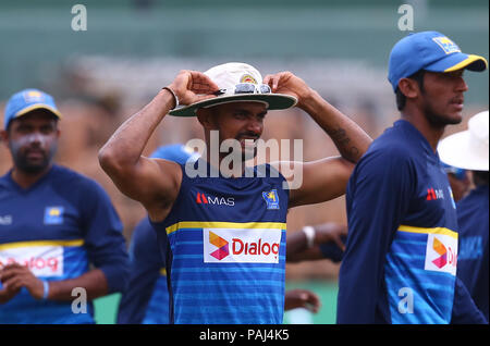 Lo Sri Lanka. 23 Luglio, 2018. Sri Lanka Gunathilaka Danushka reagisce prima della partita il quarto giorno del secondo Test match tra lo Sri Lanka e il Sud Africa a Sinhalese Sports Club (CSD) International Cricket Stadium di Colombo, Sri Lanka il 23 luglio 2018.battitore Gunathilaka Danushka è stata sospesa al di sopra di una carica di cattiva condotta nel centro dello Sri Lanka di seconda prova contro il Sud Africa, il paese del cricket board detto sulla luglio 22. Credito: Pradeep Dambarage/Pacific Press/Alamy Live News Foto Stock