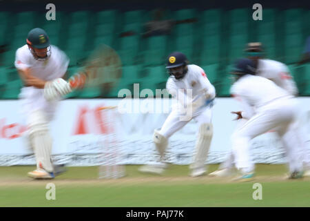 Lo Sri Lanka. 23 Luglio, 2018. Quarto giorno del secondo Test match tra lo Sri Lanka e il Sud Africa a Sinhalese Sports Club (CSD) International Cricket Stadium di Colombo, Sri Lanka il 23 luglio 2018. Credito: Pradeep Dambarage/Pacific Press/Alamy Live News Foto Stock