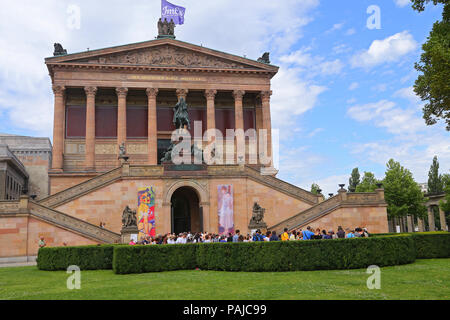 Berlino, Germania - Luglio 25, 2015: Isola dei musei che include la Alte Nationalgalerie (vecchia galleria nazionale), Foto Stock