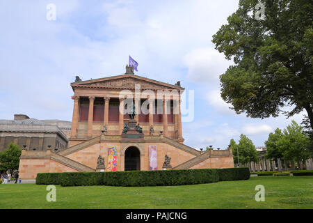 Berlino, Germania - 27 luglio 2015: Isola dei musei che include la Alte Nationalgalerie (vecchia galleria nazionale), Foto Stock