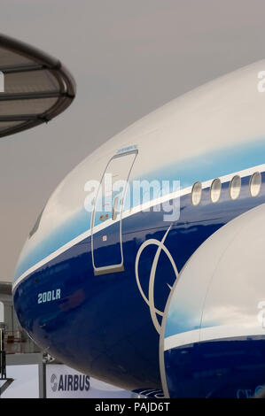 Naso e motore con logo di Boeing al 2005 Paris Airshow, Salon du Bourget Foto Stock