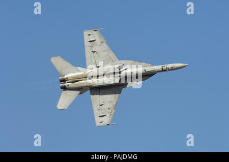USA Navy Boeing F/A-18E Super Hornet flying display al salone aeronautico di Dubai 2007 Foto Stock